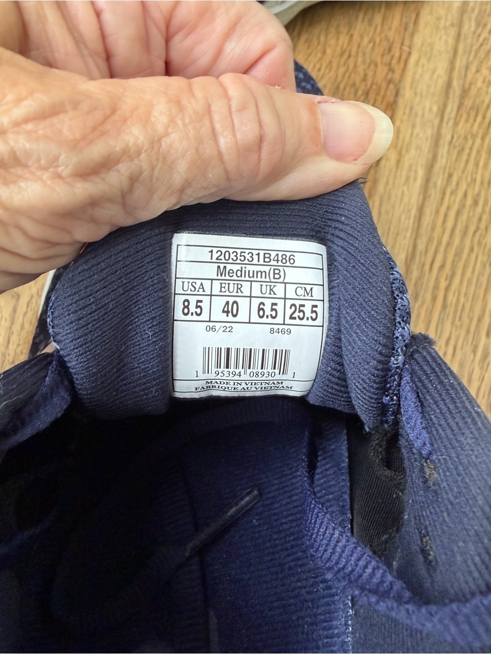 Brooks Adrenaline GTS 22 Women’s Navy and Light Pink Running Sneakers - Picture 2 of 10